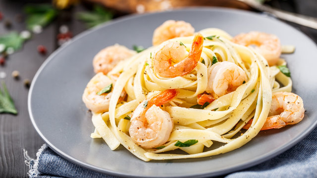 Delicious Spaghetti with Prawns and Zesty Gremolata