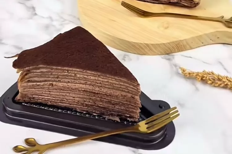 Black Forest Crepe Cake Trends in Artisan Bakeries
