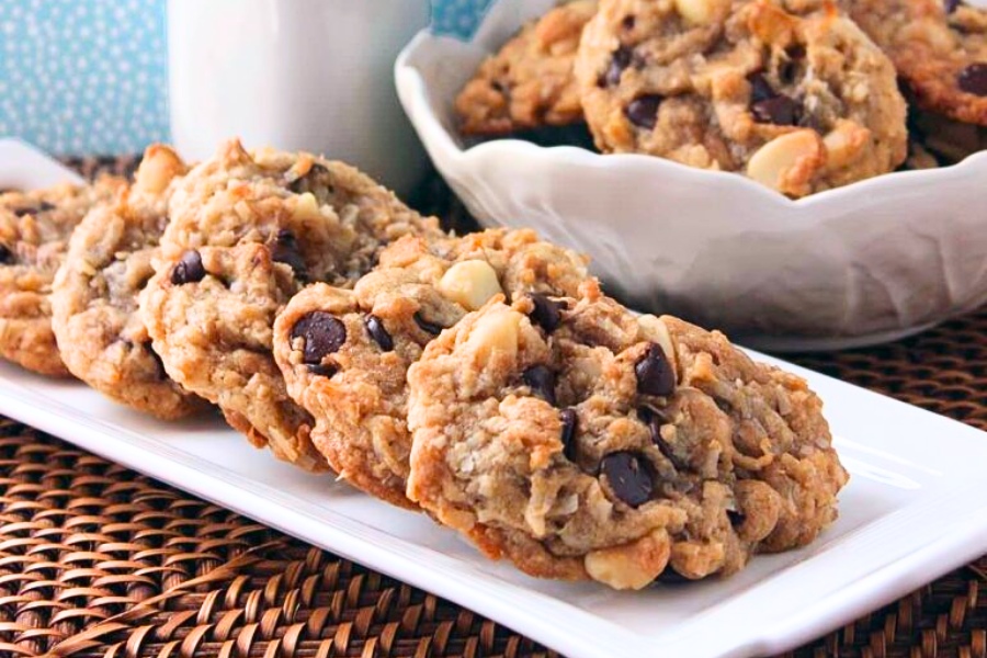 Moreish Cookies Combine Crunch and Soft Center